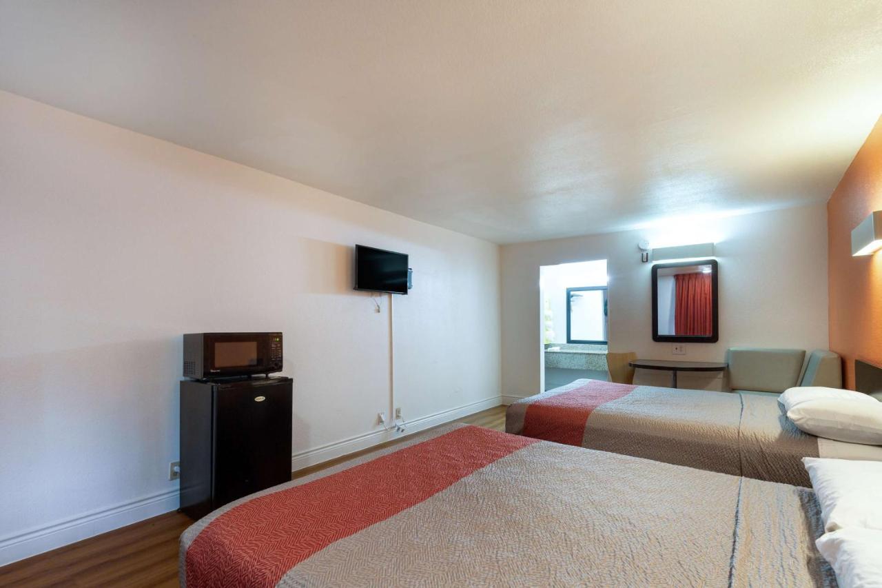 6-houston, Tx - East Hotel