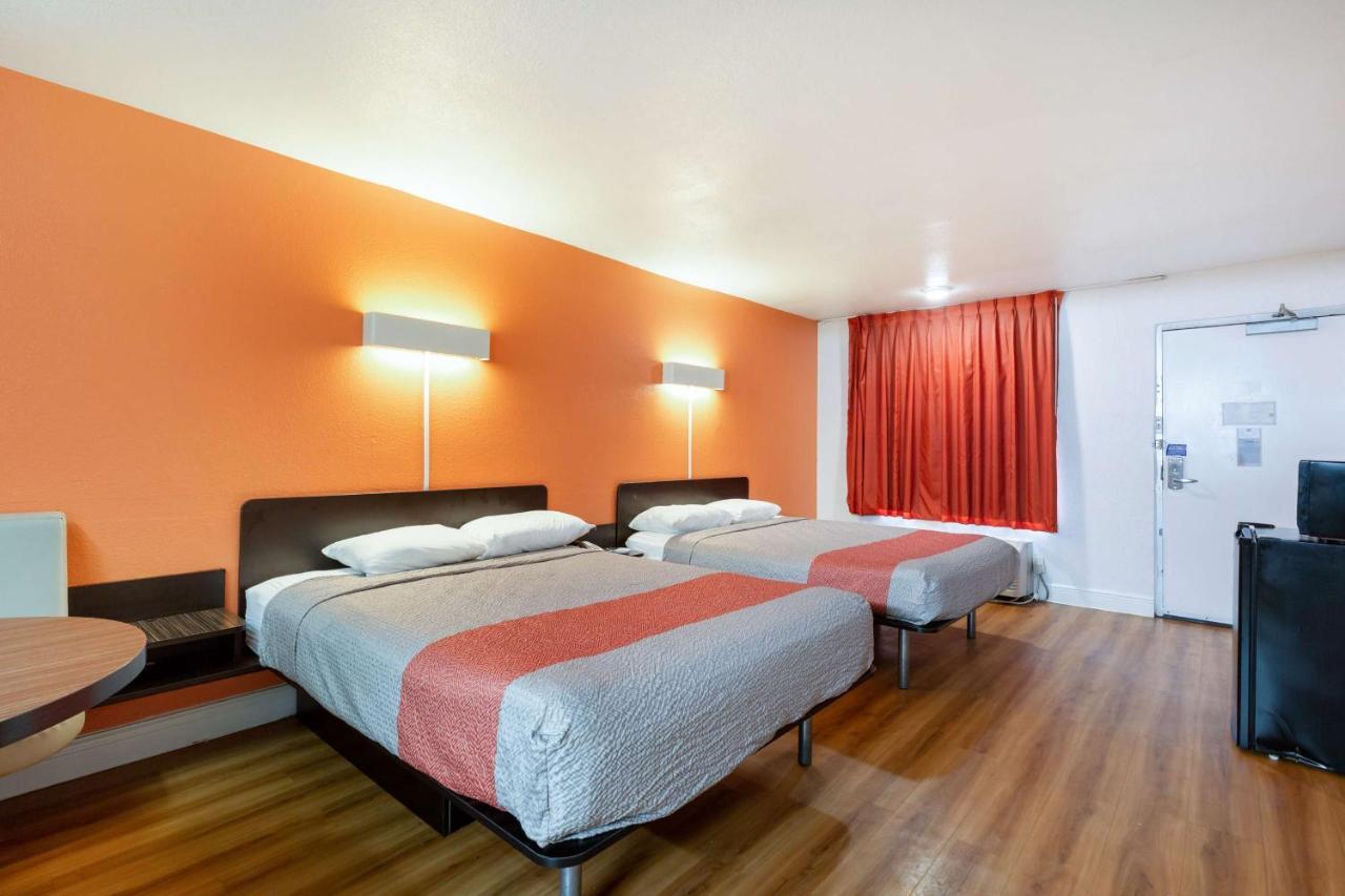 Hotel 6-houston, Tx - East 2*
