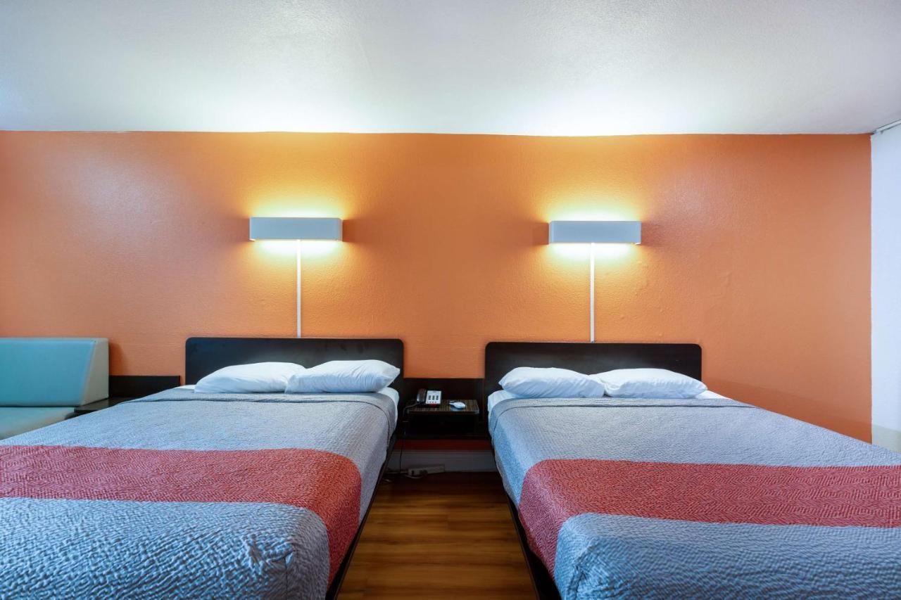 Hotel 6-houston, Tx - East 2*