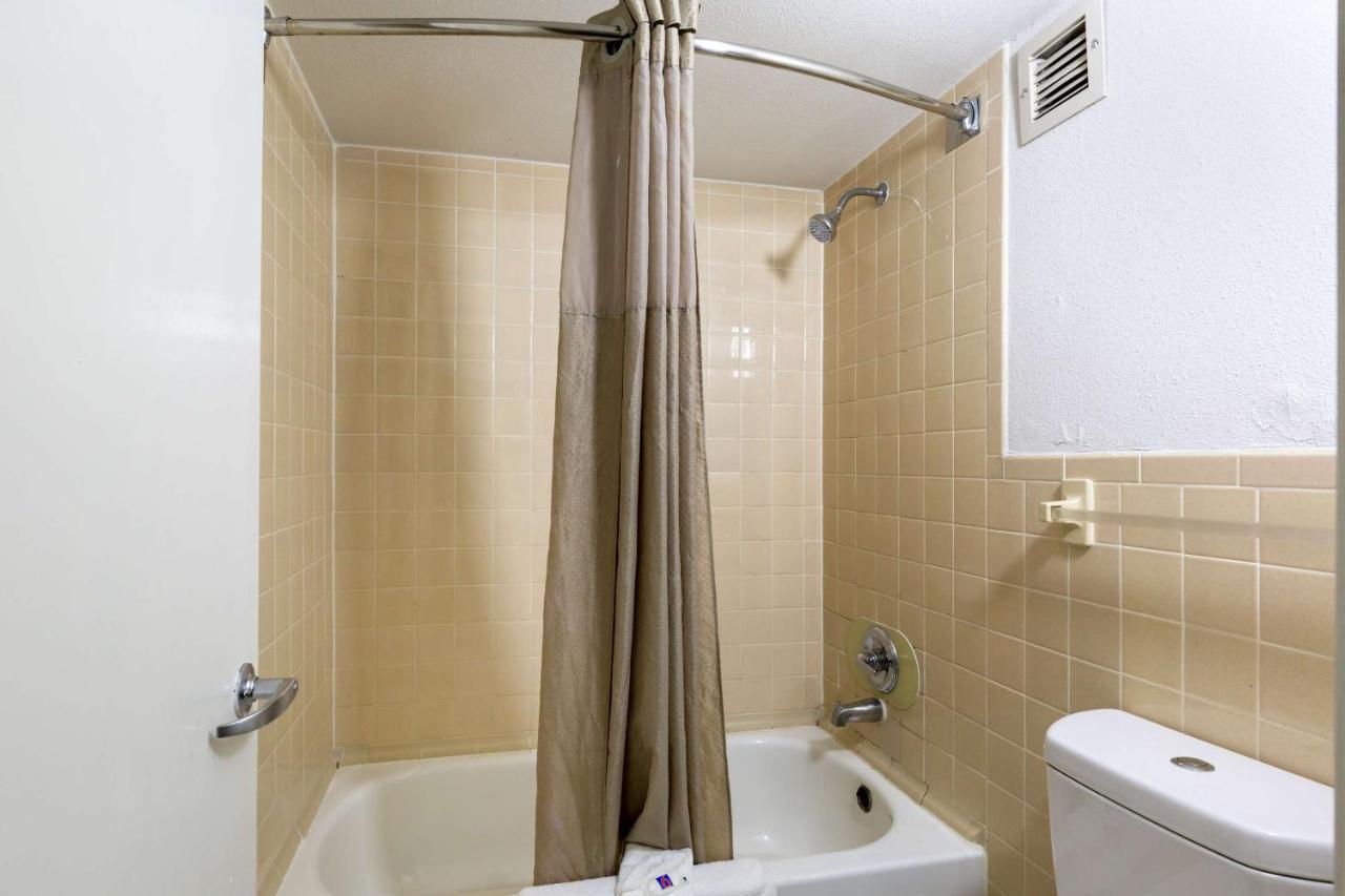 Hotel 6-houston, Tx - East 2*
