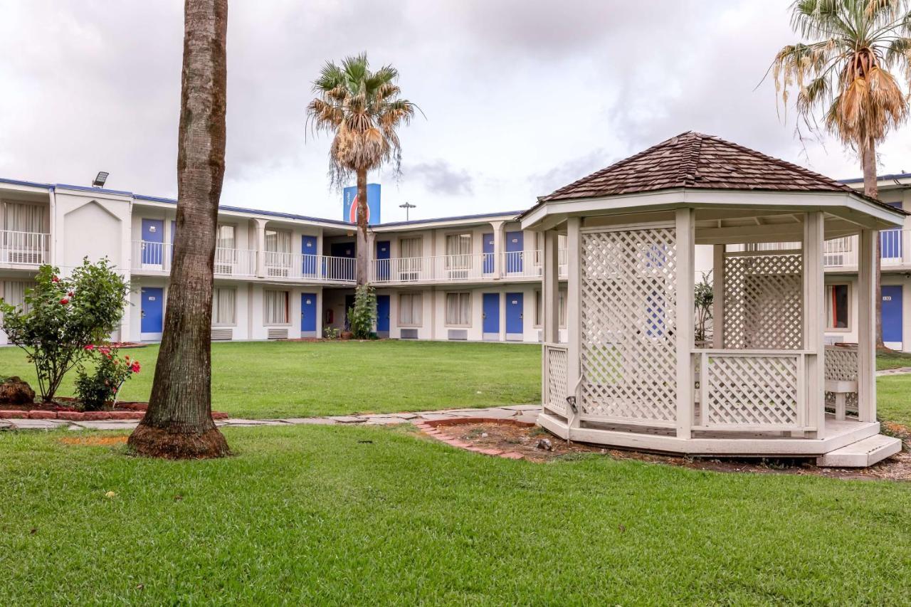 Hotel 6-houston, Tx - East Houston
