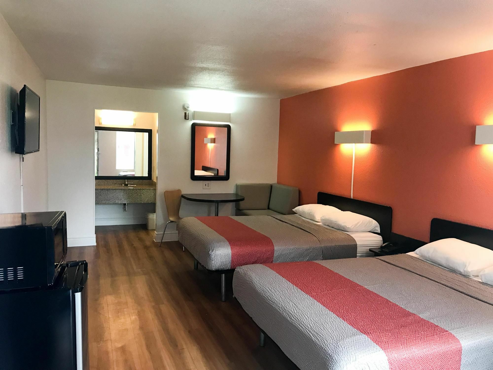 Hotel 6-houston, Tx - East 2*